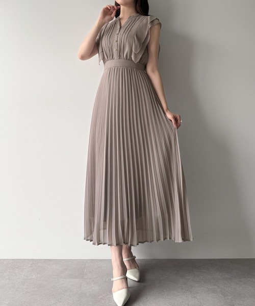 mipiarl（ミピアール）の「ラッフルピンタックプリーツワンピース（ワンピース・レディース・グレー/ブラック/アイボリー/ピンクベージュ/チャコール・SMALL/MEDIUM/LARGE/X-LARGE）」の11枚目の写真