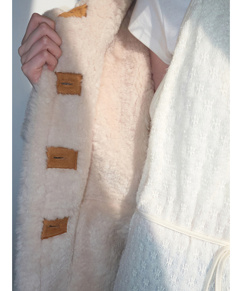 ETMON(エトモン)の「Suede Button Mustang Coat, Camel(ムートンコート・レディース・その他・F)」の3枚目の写真