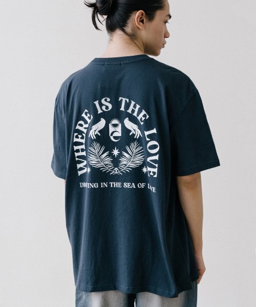 VASTIC(バスティック)の「アーチシンボルグラフィックTシャツ_ネイビー(Tシャツ/カットソー・メンズ・その他・MEDIUM)」の1枚目の写真