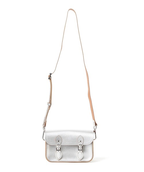 International Gallery BEAMS(インターナショナルギャラリービームス)の「【別注】CAMBRIDGE SATCHEL / ミニ サッチェルバッグ(トートバッグ・メンズ・ブラック/シルバー・ONE SIZE)」の1枚目の写真