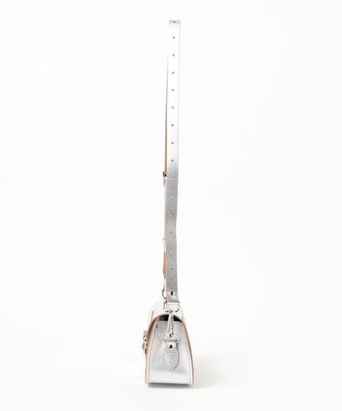 International Gallery BEAMS(インターナショナルギャラリービームス)の「【別注】CAMBRIDGE SATCHEL / ミニ サッチェルバッグ(トートバッグ・メンズ・ブラック/シルバー・ONE SIZE)」の3枚目の写真