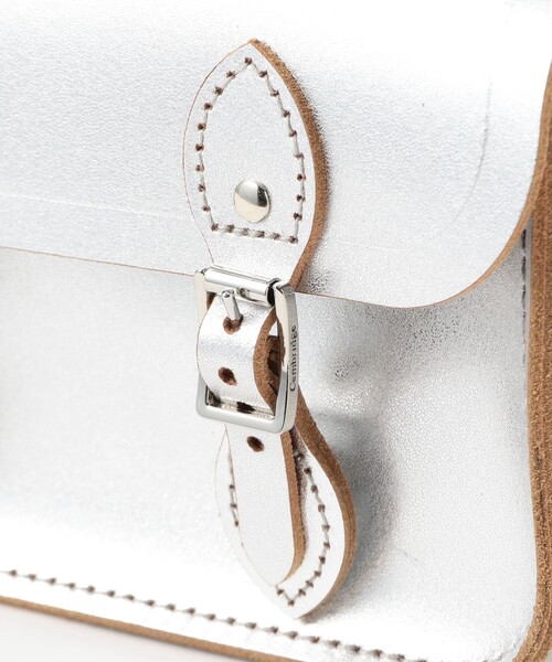 International Gallery BEAMS(インターナショナルギャラリービームス)の「【別注】CAMBRIDGE SATCHEL / ミニ サッチェルバッグ(トートバッグ・メンズ・ブラック/シルバー・ONE SIZE)」の7枚目の写真
