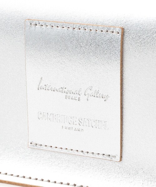 International Gallery BEAMS(インターナショナルギャラリービームス)の「【別注】CAMBRIDGE SATCHEL / ミニ サッチェルバッグ(トートバッグ・メンズ・ブラック/シルバー・ONE SIZE)」の8枚目の写真