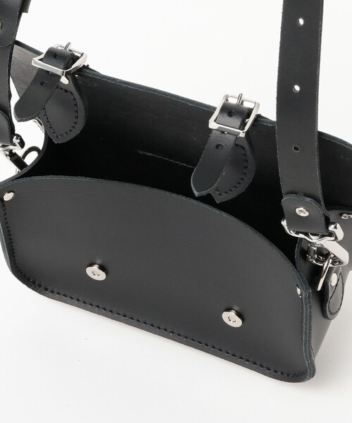 International Gallery BEAMS(インターナショナルギャラリービームス)の「【別注】CAMBRIDGE SATCHEL / ミニ サッチェルバッグ(トートバッグ・メンズ・ブラック/シルバー・ONE SIZE)」の5枚目の写真