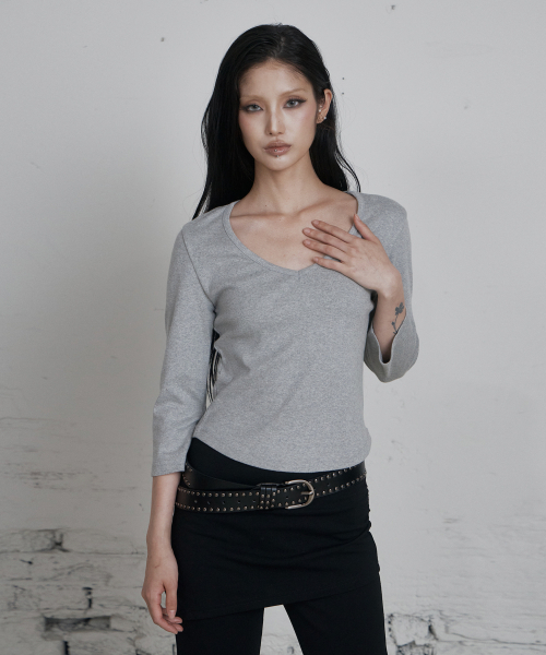 CURETTY(キュリティ)の「C 90S LINE V-NECK T-SHIRT_GREY(Tシャツ/カットソー・レディース・グレー・SMALL/FREE)」の2枚目の写真