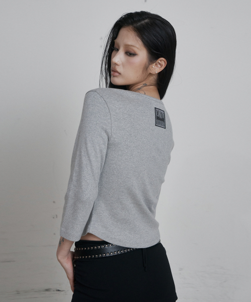 CURETTY(キュリティ)の「C 90S LINE V-NECK T-SHIRT_GREY(Tシャツ/カットソー・レディース・グレー・SMALL/FREE)」の4枚目の写真