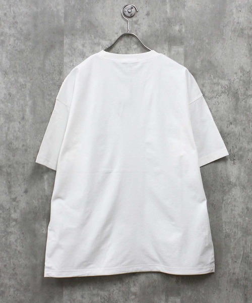 SHISKY（シスキー）の「マルチファンクション 無地 オーバーサイズ Tシャツ（Tシャツ/カットソー・メンズ・チャコール/ベージュ/オフホワイト/ブラック/カーキ・MEDIUM/LARGE/X-LARGE）」の6枚目の写真