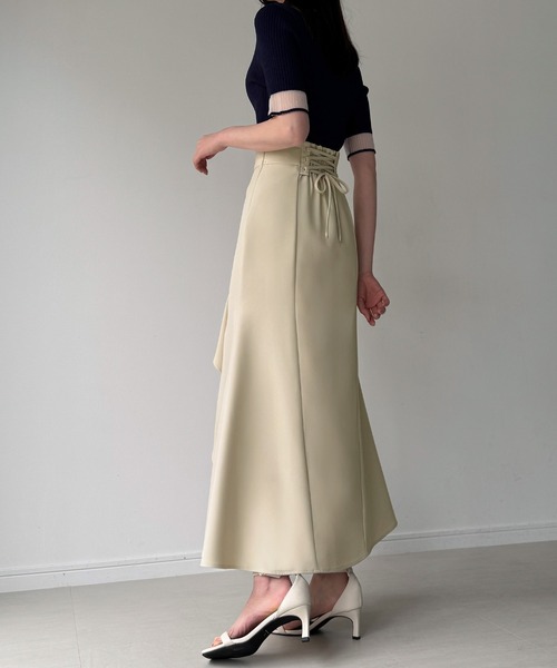 junoah(ジュノア)の「ハイウエストスリットフリルマーメイドスカート(薄手、裏地無し)(スカート・レディース・アイボリー/ブラック/ブラウン・MEDIUM/SMALL/LARGE)」の17枚目の写真