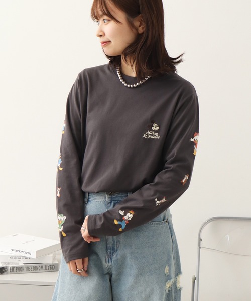 Disney(ディズニー)の「【Disney/ディズニー】ミッキー&フレンズ カレッジロゴ ロングスリーブTシャツ(Tシャツ/カットソー・レディース・ベージュ/スミクロ/オレンジ/パープル・L/M)」の6枚目の写真
