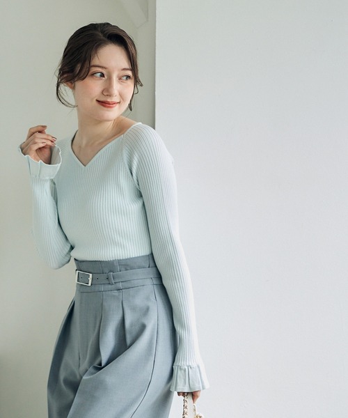 12Twelve Agenda(トゥエルブ アジェンダ)の「ハートネックフレアスリーブニットプルオーバー(ニット/セーター・レディース・チャコールグレー/グレイッシュベージュ/サックスブルー・M)」の8枚目の写真