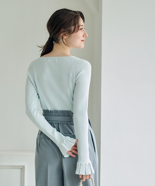 12Twelve Agenda(トゥエルブ アジェンダ)の「ハートネックフレアスリーブニットプルオーバー(ニット/セーター・レディース・チャコールグレー/グレイッシュベージュ/サックスブルー・M)」の9枚目の写真