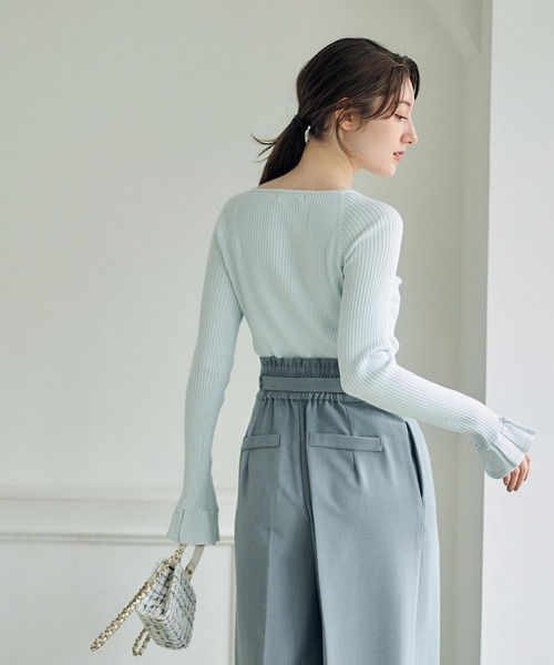 12Twelve Agenda(トゥエルブ アジェンダ)の「ハートネックフレアスリーブニットプルオーバー(ニット/セーター・レディース・チャコールグレー/グレイッシュベージュ/サックスブルー・M)」の10枚目の写真