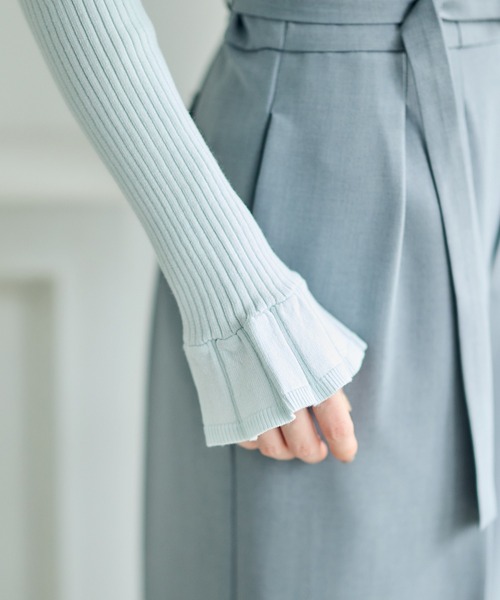 12Twelve Agenda(トゥエルブ アジェンダ)の「ハートネックフレアスリーブニットプルオーバー(ニット/セーター・レディース・チャコールグレー/グレイッシュベージュ/サックスブルー・M)」の12枚目の写真