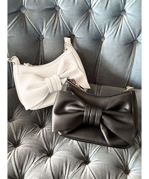 RESEXXY（リゼクシー）の「リボンモチーフバッグ（ハンドバッグ・レディース・アイボリー/ブラック・FREE）」の3枚目の写真
