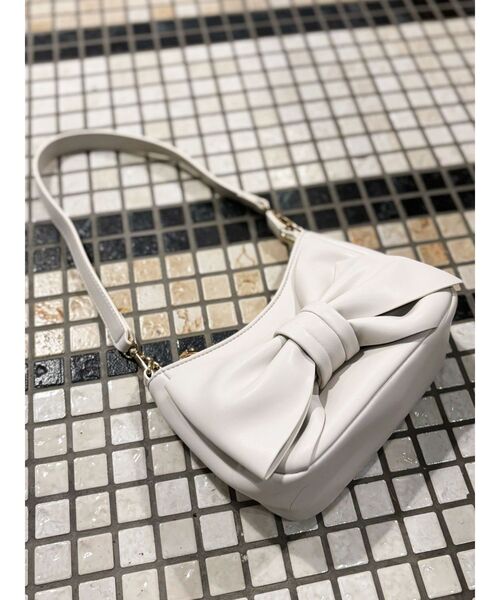 RESEXXY（リゼクシー）の「リボンモチーフバッグ（ハンドバッグ・レディース・アイボリー/ブラック・FREE）」の4枚目の写真