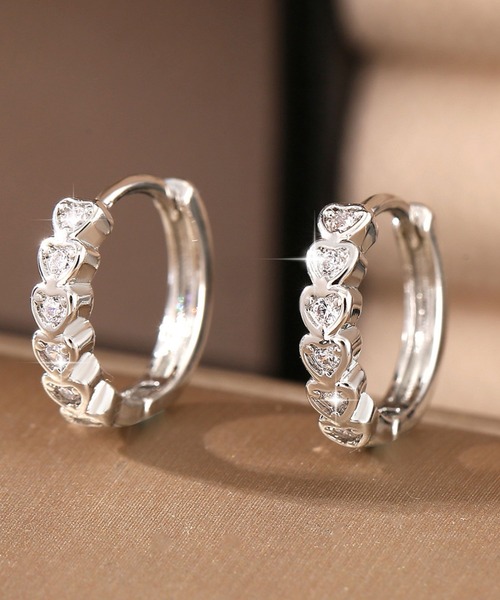 yu-ka(ユーカ)の「YU-KA:ハートビジューフープピアス Heart bijou hoop pierce(ピアス(両耳用)・レディース・ゴールド/シルバー・FREE)」の1枚目の写真