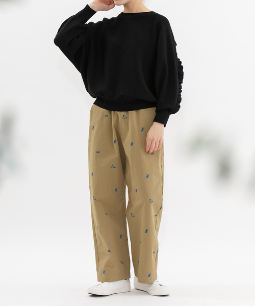 nop de nod(ノップドゥノッド)の「フラワー刺繍チノパンツ(チノパンツ・レディース・インディゴブルー/ベージュ/カーキ・M)」の4枚目の写真