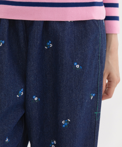 nop de nod(ノップドゥノッド)の「フラワー刺繍チノパンツ(チノパンツ・レディース・インディゴブルー/ベージュ/カーキ・M)」の18枚目の写真