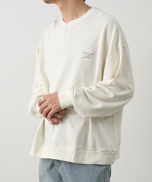 COLONY 2139（コロニートゥーワンスリーナイン）の「ワンポイントプリントヘンリーネックスウェット（Tシャツ/カットソー・メンズ・ホワイト/ネイビー/ブラック・LARGE/MEDIUM）」の5枚目の写真
