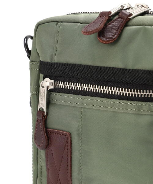 AVIREX（アヴィレックス）の「FLIGHT NYLON "VERTICAL SHOULDER BAG" / フライトナイロン ヴァーティカル ショルダー バッグ / AVIREX / アヴィレックス（ショルダーバッグ・メンズ・ブラック/その他10・F）」の9枚目の写真