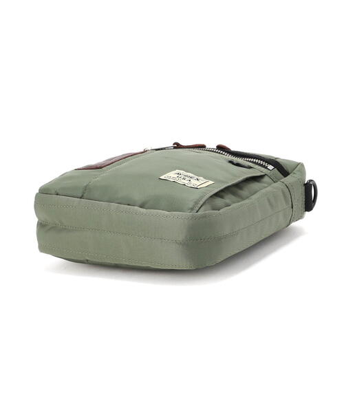 AVIREX（アヴィレックス）の「FLIGHT NYLON "VERTICAL SHOULDER BAG" / フライトナイロン ヴァーティカル ショルダー バッグ / AVIREX / アヴィレックス（ショルダーバッグ・メンズ・ブラック/その他10・F）」の6枚目の写真