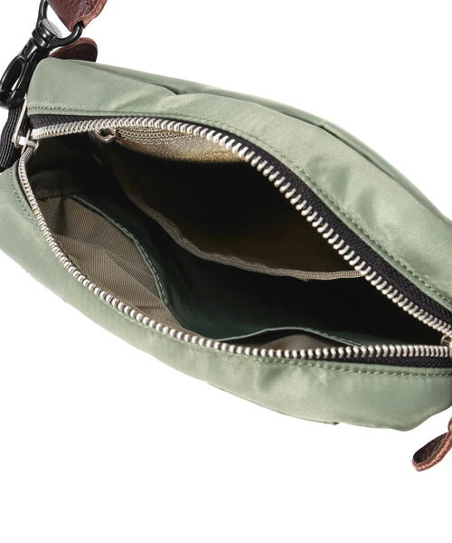 AVIREX（アヴィレックス）の「FLIGHT NYLON "VERTICAL SHOULDER BAG" / フライトナイロン ヴァーティカル ショルダー バッグ / AVIREX / アヴィレックス（ショルダーバッグ・メンズ・ブラック/その他10・F）」の4枚目の写真