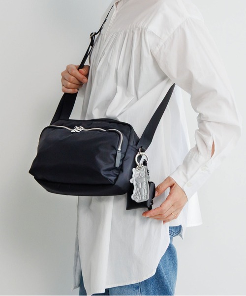 ace.（エース）の「ショルダーバッグ フィカス 6L ace.×HAyU 19102（ショルダーバッグ・レディース・ブラック/ライトグレー/チャコール・FREE）」の5枚目の写真