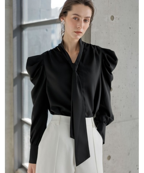Re:EDIT（リエディ）の「[2026S/S COLLECTION][MEISM by Re:EDIT]無地orドットパワショルVネックボウタイブラウス（シャツ/ブラウス・レディース・ホワイト系その他/ホワイト/ブラック/ブラック系その他・MEDIUM/LARGE）」の3枚目の写真