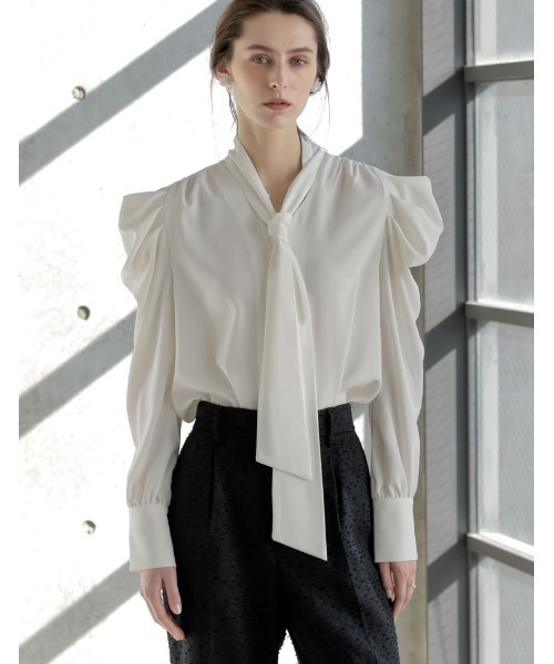 Re:EDIT（リエディ）の「[2026S/S COLLECTION][MEISM by Re:EDIT]無地orドットパワショルVネックボウタイブラウス（シャツ/ブラウス・レディース・ホワイト系その他/ホワイト/ブラック/ブラック系その他・MEDIUM/LARGE）」の12枚目の写真