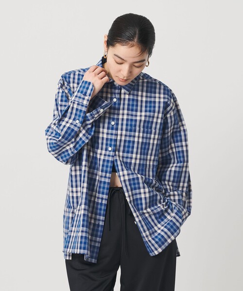 BEAUTY&YOUTH UNITED ARROWS(ビューティーアンドユースユナイテッドアローズ)の「コットン チェック オーバーサイズ シャツ(シャツ/ブラウス・レディース・ネイビー/グレー系・FREE)」の2枚目の写真