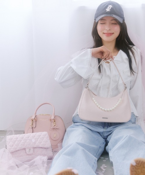 JILL by JILL STUART（ジルバイジルスチュアート）の「【再入荷】ツイードキルティングチェーンバッグ（ショルダーバッグ・レディース・ネイビー/ピンク/ブルー・FREE）」の19枚目の写真