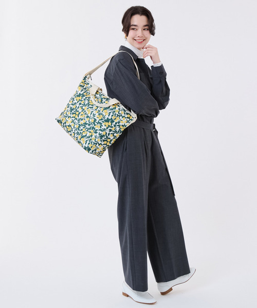 LeSportsac（レスポートサック）の「DELUXE EASY CARRY TOTE レモンオーチャード（トートバッグ・レディース・イエロー・FREE）」の3枚目の写真