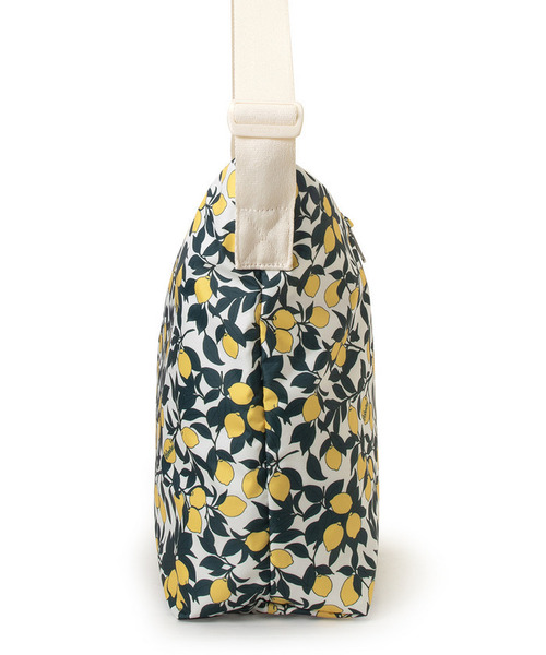 LeSportsac（レスポートサック）の「DELUXE EASY CARRY TOTE レモンオーチャード（トートバッグ・レディース・イエロー・FREE）」の5枚目の写真