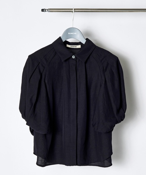 RUMCHE(ラムシェ)の「Ballon Sleeve Shirt / バルーンスリーブシャツ(シャツ/ブラウス・レディース・ホワイト/ブラック・FREE)」の2枚目の写真