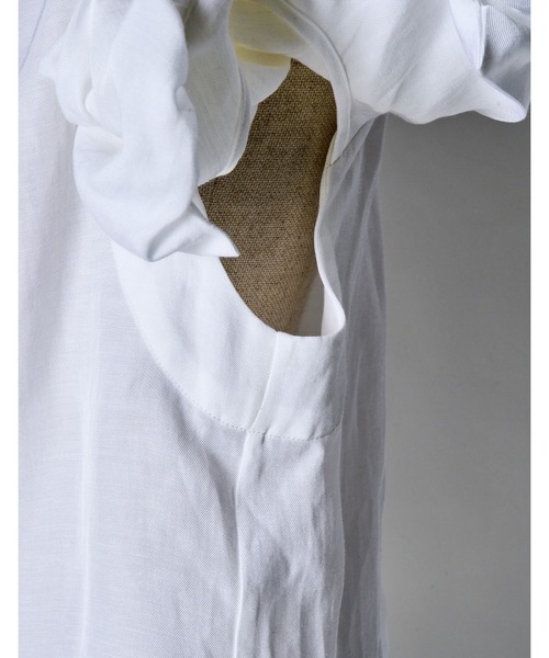RUMCHE(ラムシェ)の「Ballon Sleeve Shirt / バルーンスリーブシャツ(シャツ/ブラウス・レディース・ホワイト/ブラック・FREE)」の17枚目の写真