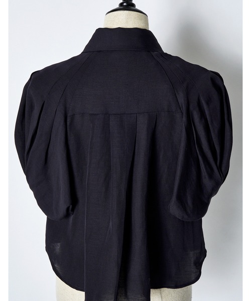 RUMCHE(ラムシェ)の「Ballon Sleeve Shirt / バルーンスリーブシャツ(シャツ/ブラウス・レディース・ホワイト/ブラック・FREE)」の5枚目の写真