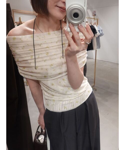 LAGUNAMOON(ラグナムーン)の「オフショルチュールトップス 【夏服】 【シアートップス】(シャツ/ブラウス・レディース・ライトグレー/ブラック/ネイビー/アイボリー・FREE)」の15枚目の写真