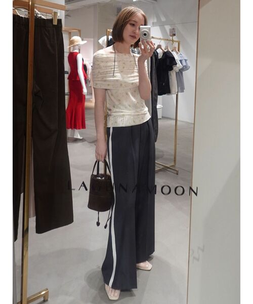 LAGUNAMOON(ラグナムーン)の「オフショルチュールトップス 【夏服】 【シアートップス】(シャツ/ブラウス・レディース・ライトグレー/ブラック/ネイビー/アイボリー・FREE)」の16枚目の写真