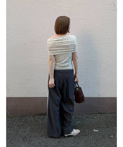 LAGUNAMOON(ラグナムーン)の「オフショルチュールトップス 【夏服】 【シアートップス】(シャツ/ブラウス・レディース・ライトグレー/ブラック/ネイビー/アイボリー・FREE)」の19枚目の写真
