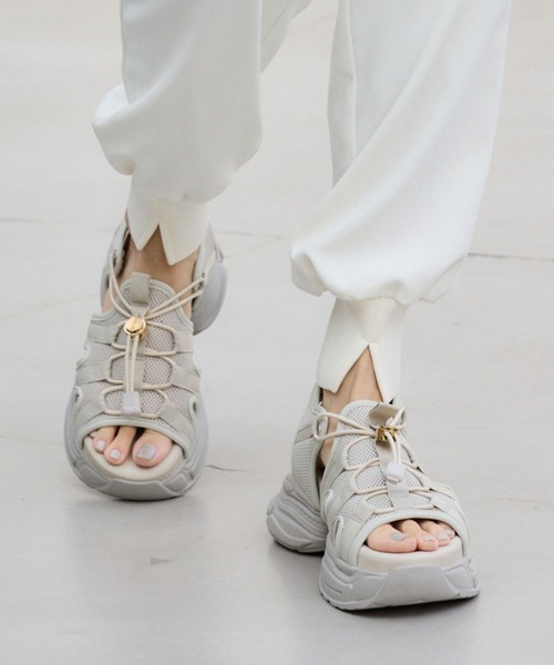 BARNYARDSTORM（バンヤードストーム）の「BARNYARDSTORM / 厚底スニーカーサンダル【一部店舗限定サイズ】（サンダル・レディース・ブラック/グレー・LL/L/M/S）」の2枚目の写真