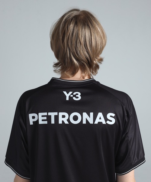 Y-3（ワイスリー）の「Y-3 MERCEDES - AMG PETRONAS FORMULA 1 TEAM MECHANICS SHORT SLEEVE JERSEY（Tシャツ/カットソー・メンズ・ブラック・X-SMALL/SMALL/MEDIUM/X-LARGE/XX-SMALL/LARGE/XX-LARGE）」の7枚目の写真