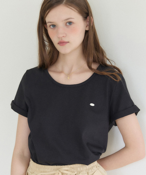OURHOPE(アワーホープ)の「ロゴシルキーUネックTシャツ - ブラック(Tシャツ/カットソー・レディース・ブラック・FREE)」の3枚目の写真