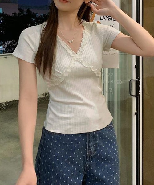 Girly Doll(ガーリードール)の「VネックフリルTシャツ(Tシャツ/カットソー・レディース・ホワイト/ブラック/グレー・F)」の4枚目の写真