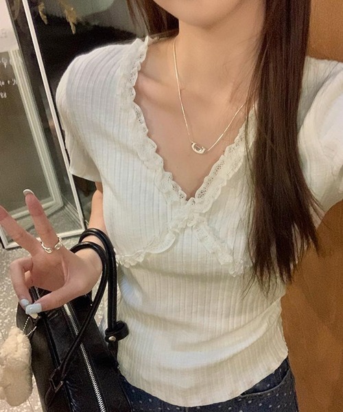 Girly Doll(ガーリードール)の「VネックフリルTシャツ(Tシャツ/カットソー・レディース・ホワイト/ブラック/グレー・F)」の6枚目の写真