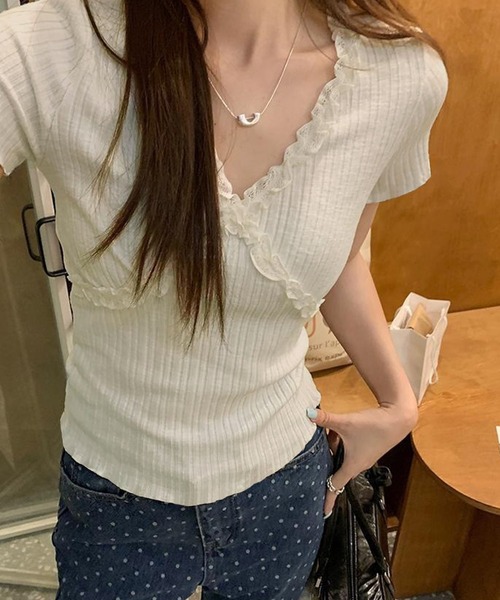 Girly Doll(ガーリードール)の「VネックフリルTシャツ(Tシャツ/カットソー・レディース・ホワイト/ブラック/グレー・F)」の7枚目の写真