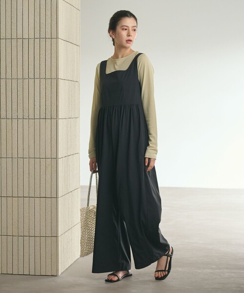 BEAUTY&YOUTH UNITED ARROWS（ビューティーアンドユースユナイテッドアローズ）の「【WEB限定 Wardrobe DAILY MINIMAL】ギャザーノースリーブ オールインワン 接触冷感 UVカット はっ水（つなぎ/オールインワン・レディース・ブラック/ダークブラウン・M/S）」の14枚目の写真