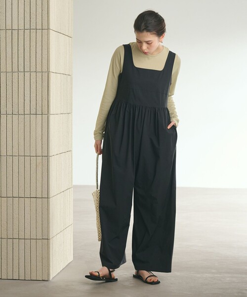 BEAUTY&YOUTH UNITED ARROWS（ビューティーアンドユースユナイテッドアローズ）の「【WEB限定 Wardrobe DAILY MINIMAL】ギャザーノースリーブ オールインワン 接触冷感 UVカット はっ水（つなぎ/オールインワン・レディース・ブラック/ダークブラウン・M/S）」の16枚目の写真