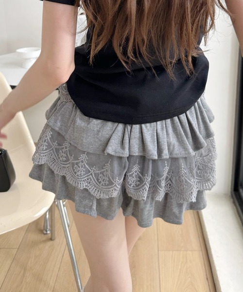 Ada.(エイダ)の「ボリューム 二段 フリル レイヤード風 ミニ スカパン(スカート・レディース・グレー/ブラック/ホワイト・M/S)」の8枚目の写真