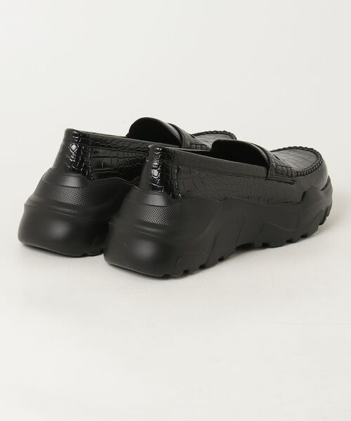 AKIKOAOKI（アキコアオキ）の「AKIKOAOKI /アキコアオキ/Regulated Gravity-crocodile textured pattern BK（ローファー・レディース・ブラック・37）」の3枚目の写真