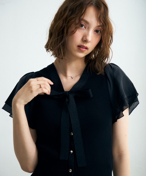 MISCH MASCH(ミッシュマッシュ)の「2026春夏新作 ボウタイラメダブルシアー袖ニット(ニット/セーター・レディース・レッド/ホワイト/ブラック/ブルー・フリ-)」の12枚目の写真